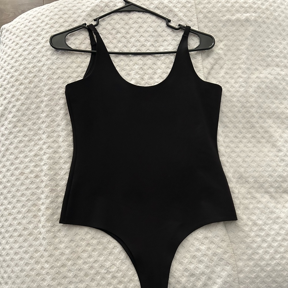 NWOT cute black tank top bodysuit 🖤